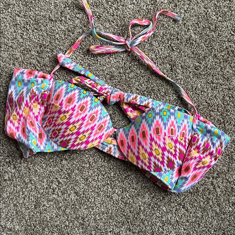 Victoria’s Secret swimsuit top Only
